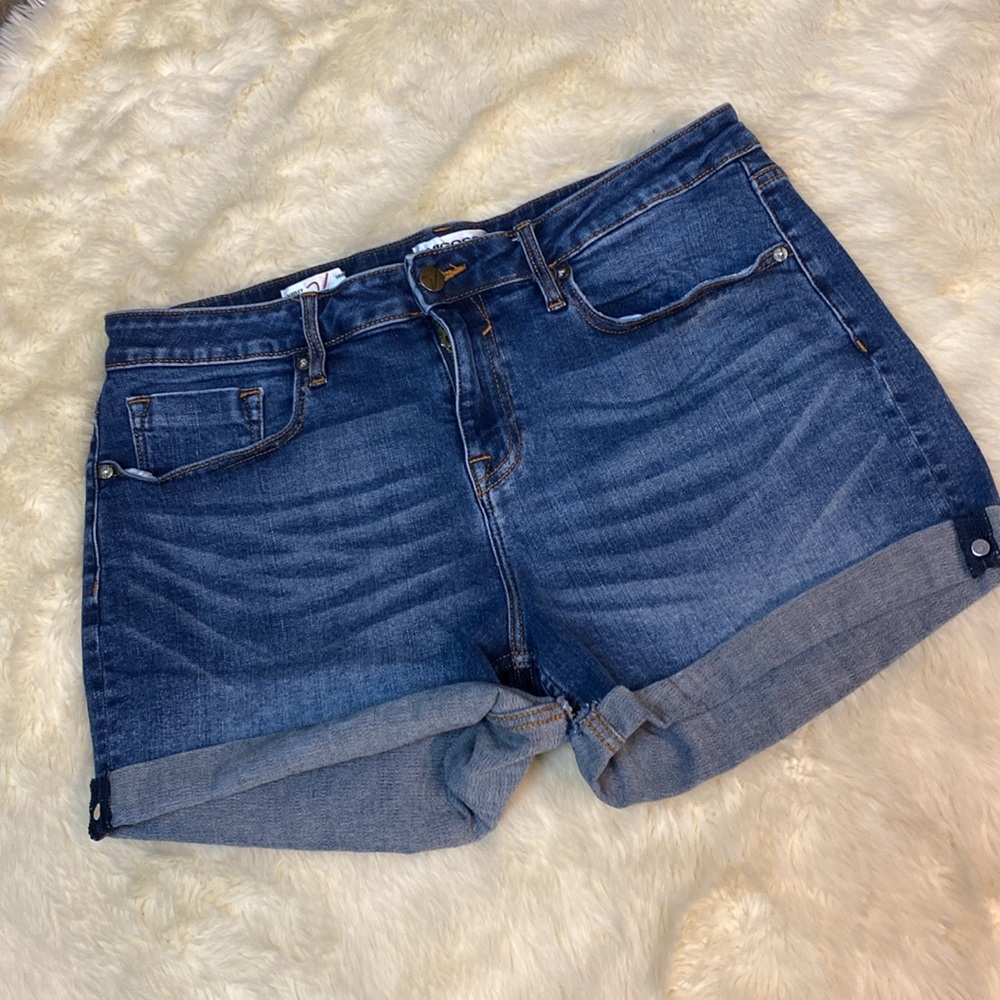 Vigross denim cuff hem shorts, whiskers faded  size 32 Medium Wash Blue - Picture 12 of 12